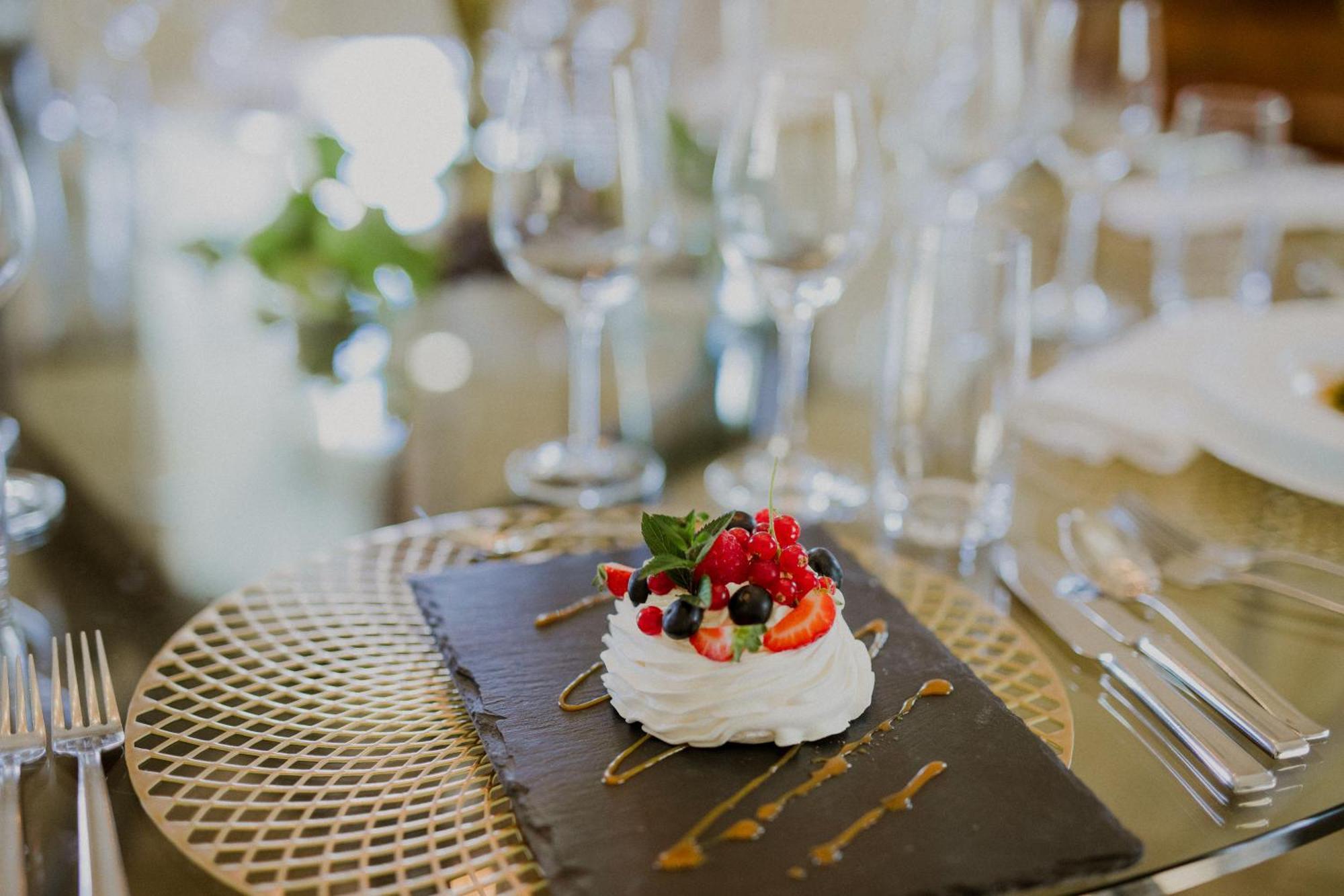 Pałac Pakoszów Jelenia Góra Exterior foto A fruit meringue