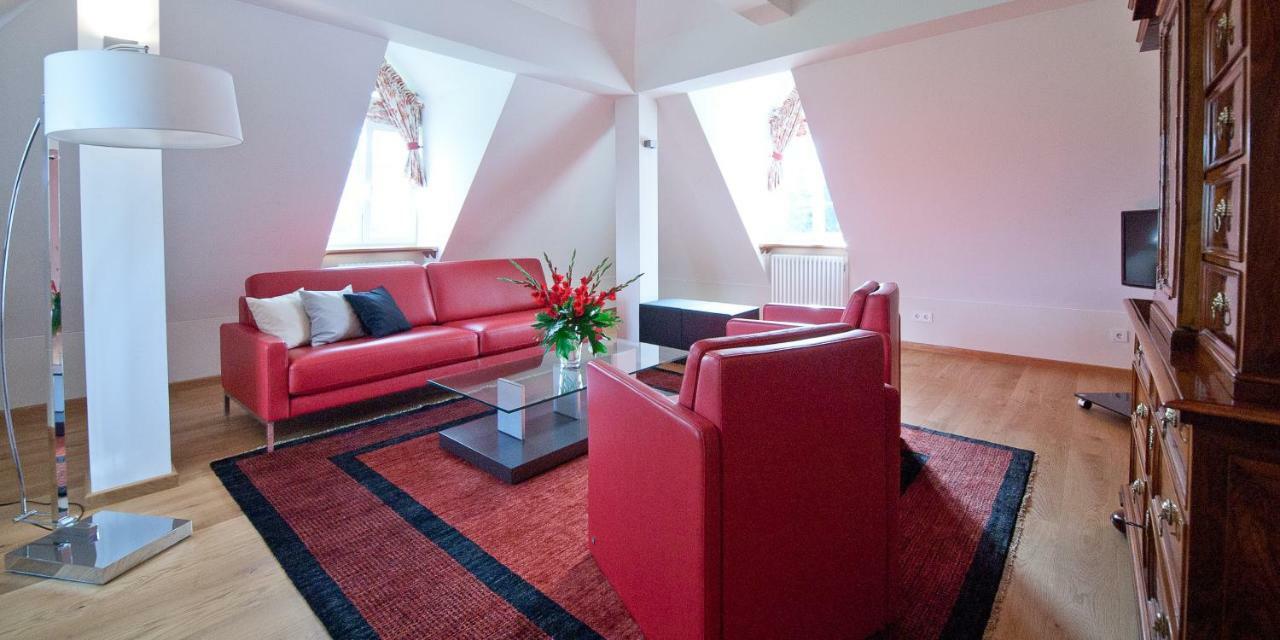 Pałac Pakoszów Jelenia Góra Exterior foto A living room